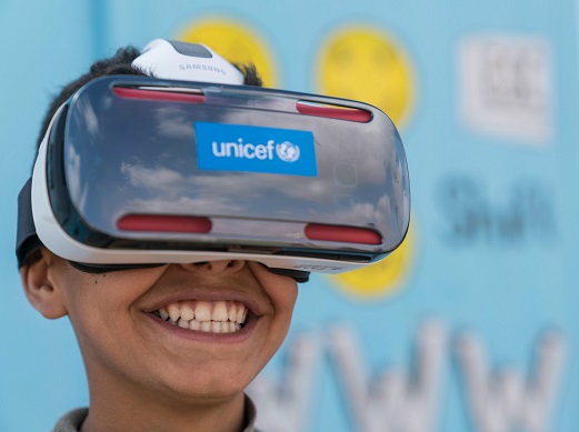 آموزش کودک و نوجوان در مدرسه با واقعیت مجازی